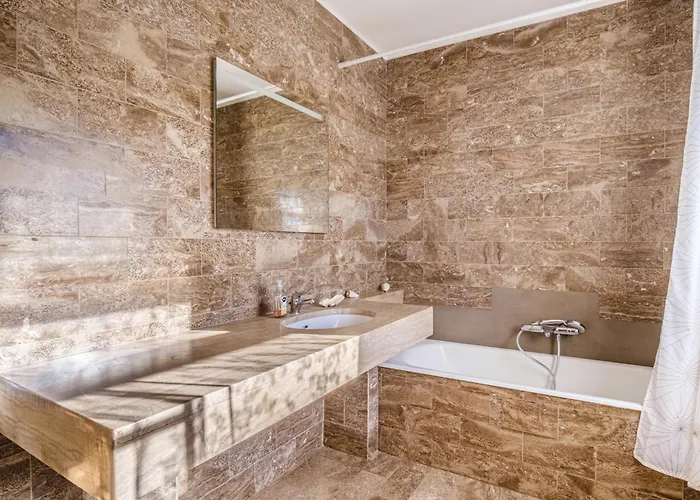 Roba Capeu Saint-Cyr-sur-Mer